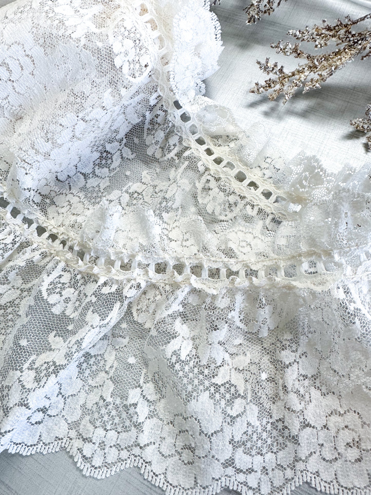 Vintage Lace- 6 Feet