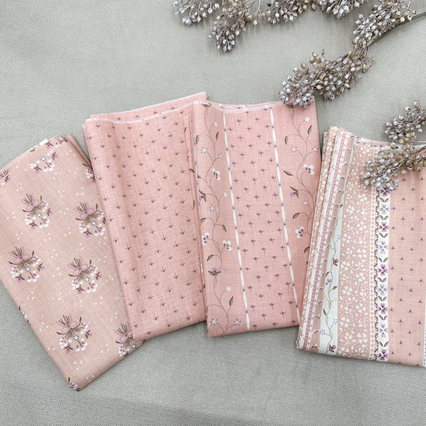 Coordinating Vintage Fabrics (Set of 4)