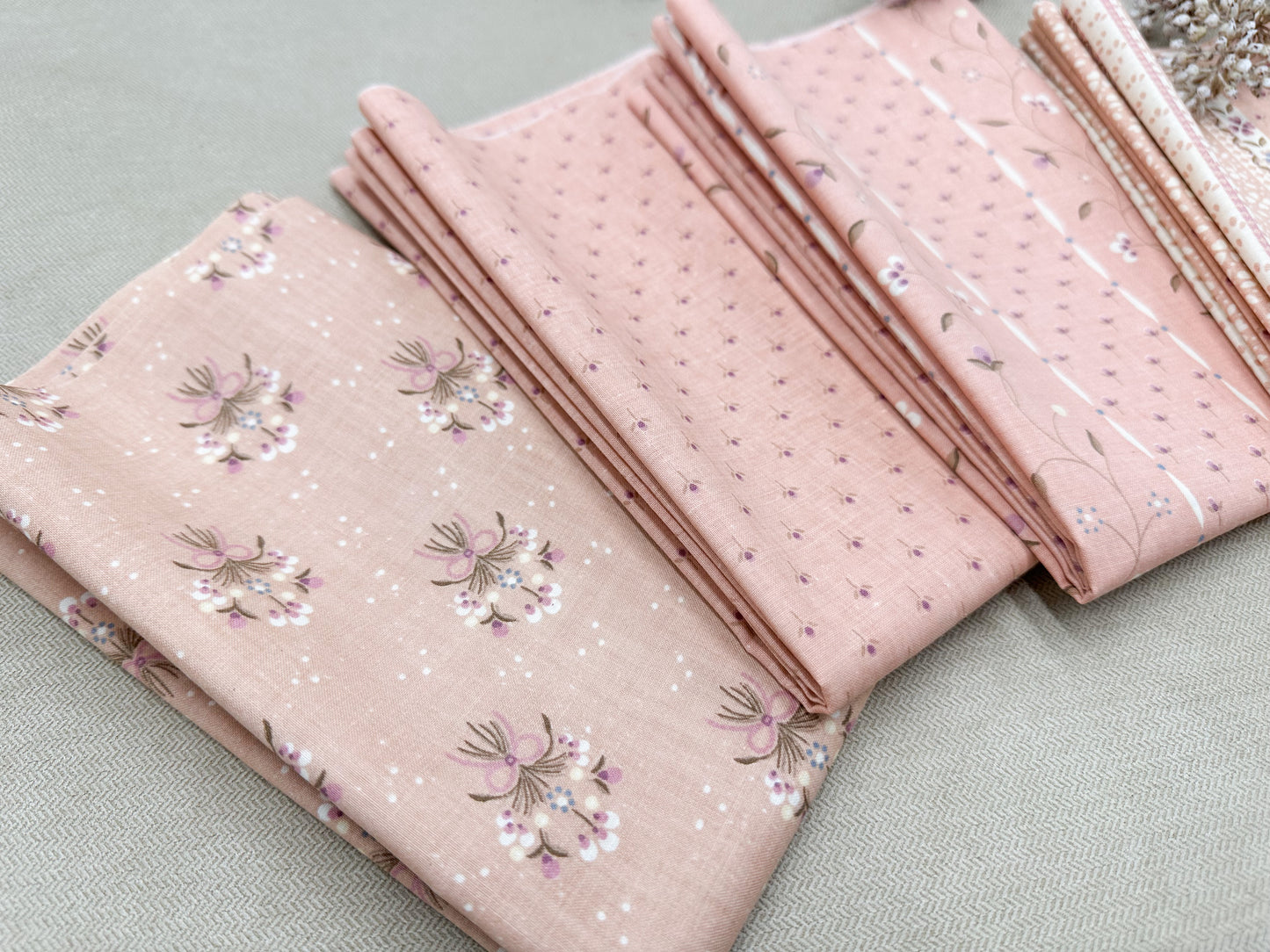 Coordinating Vintage Fabrics (Set of 4)