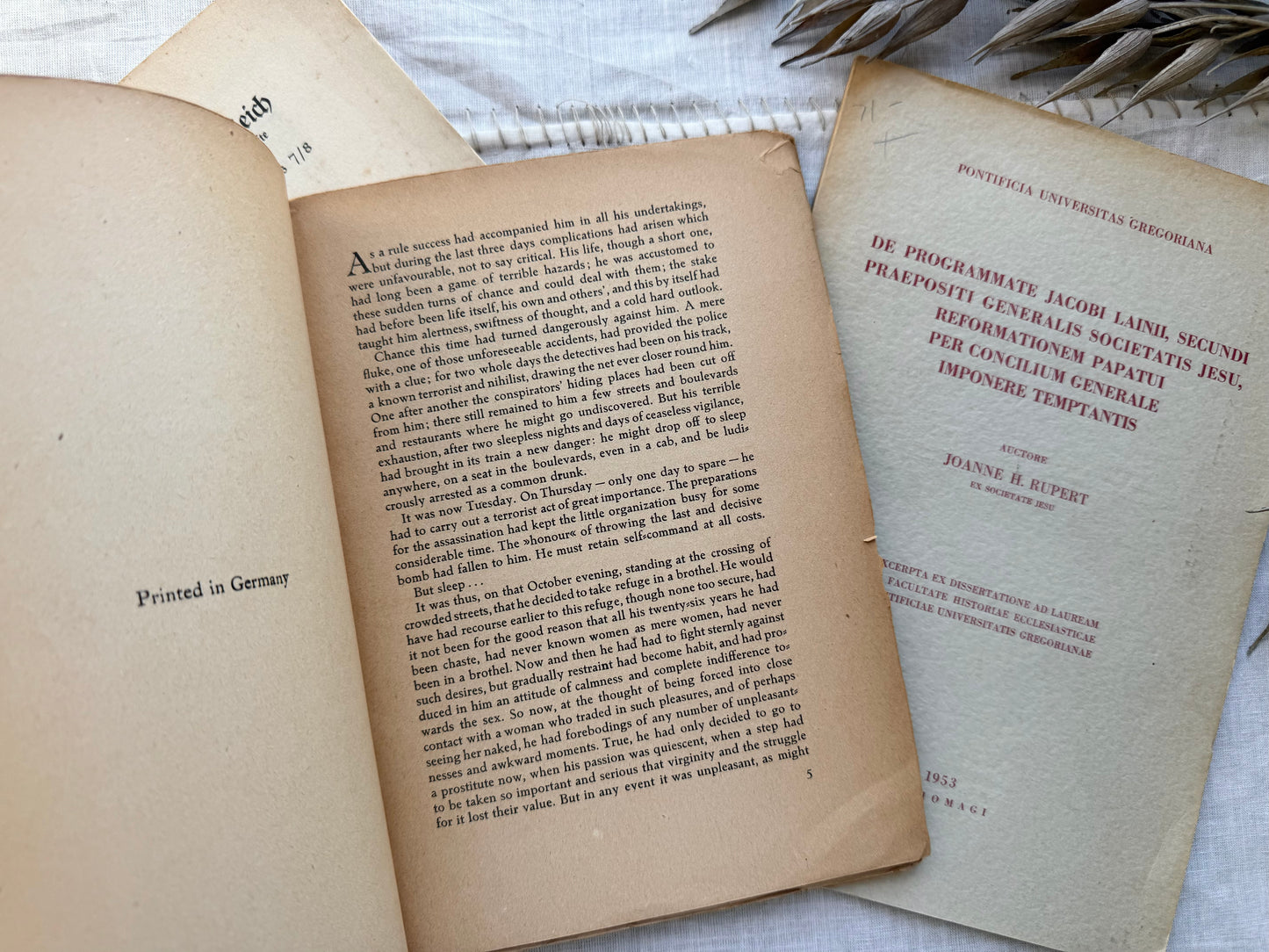 Vintage Foreign Booklet Set