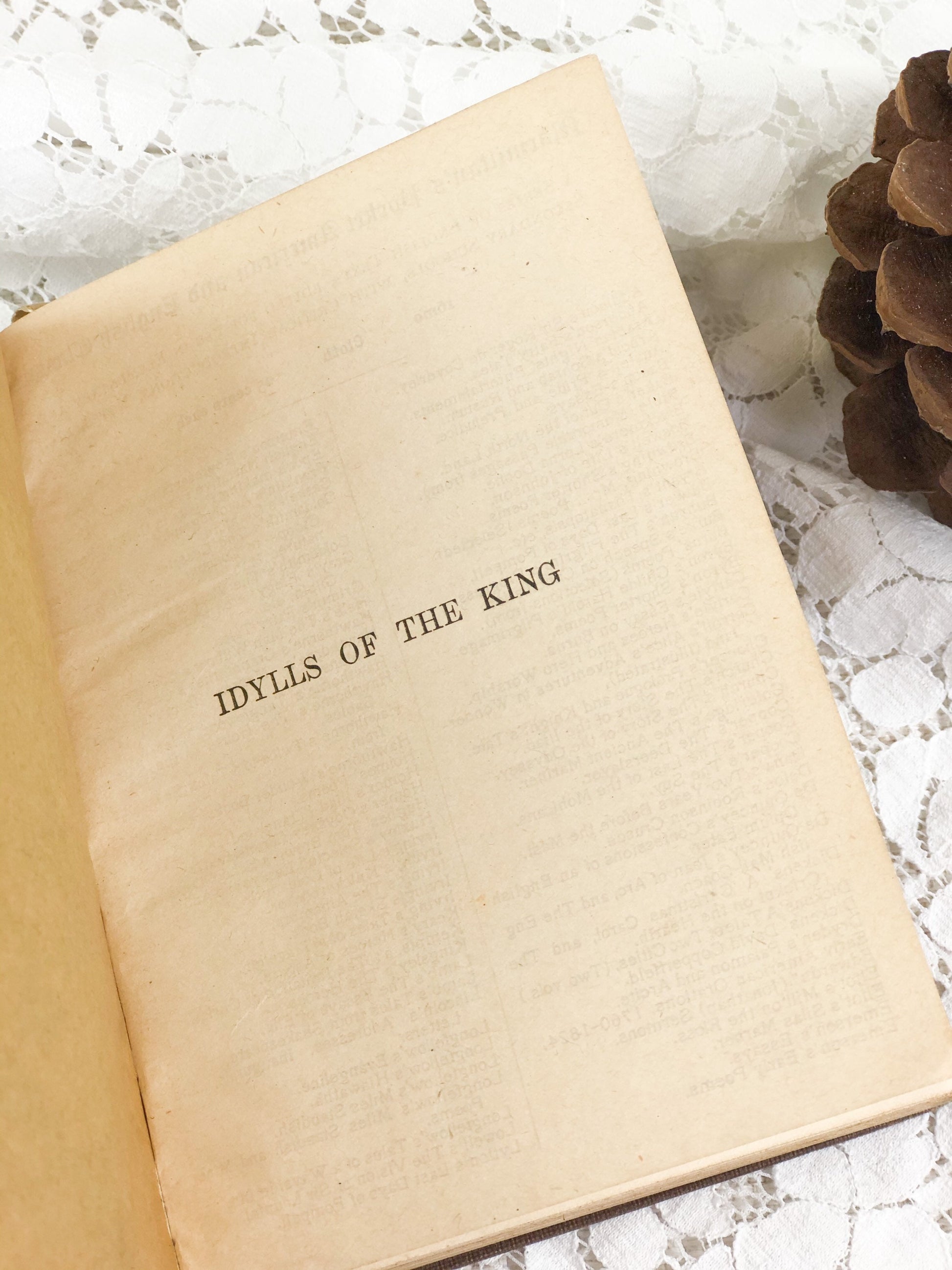 Tennyson's Idylls of the King, Vintage Book