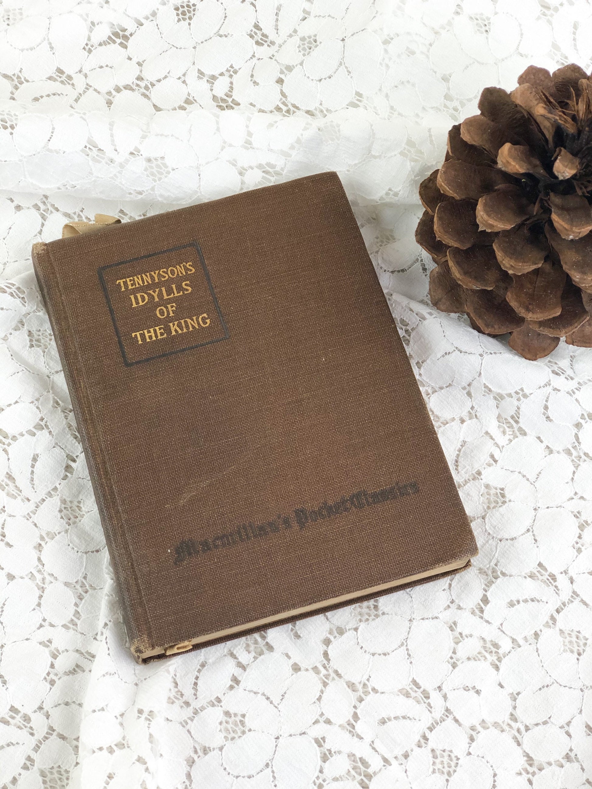 Tennyson's Idylls of the King, Vintage Book
